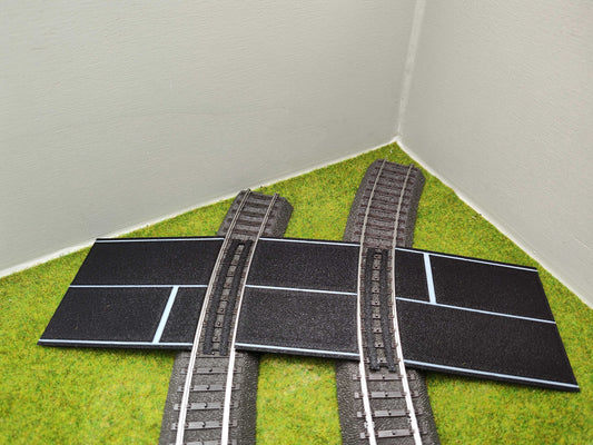 H0 Bahnübergang für Märklin C-Gleis- P 58x80x70 mit Straßenmarkierung