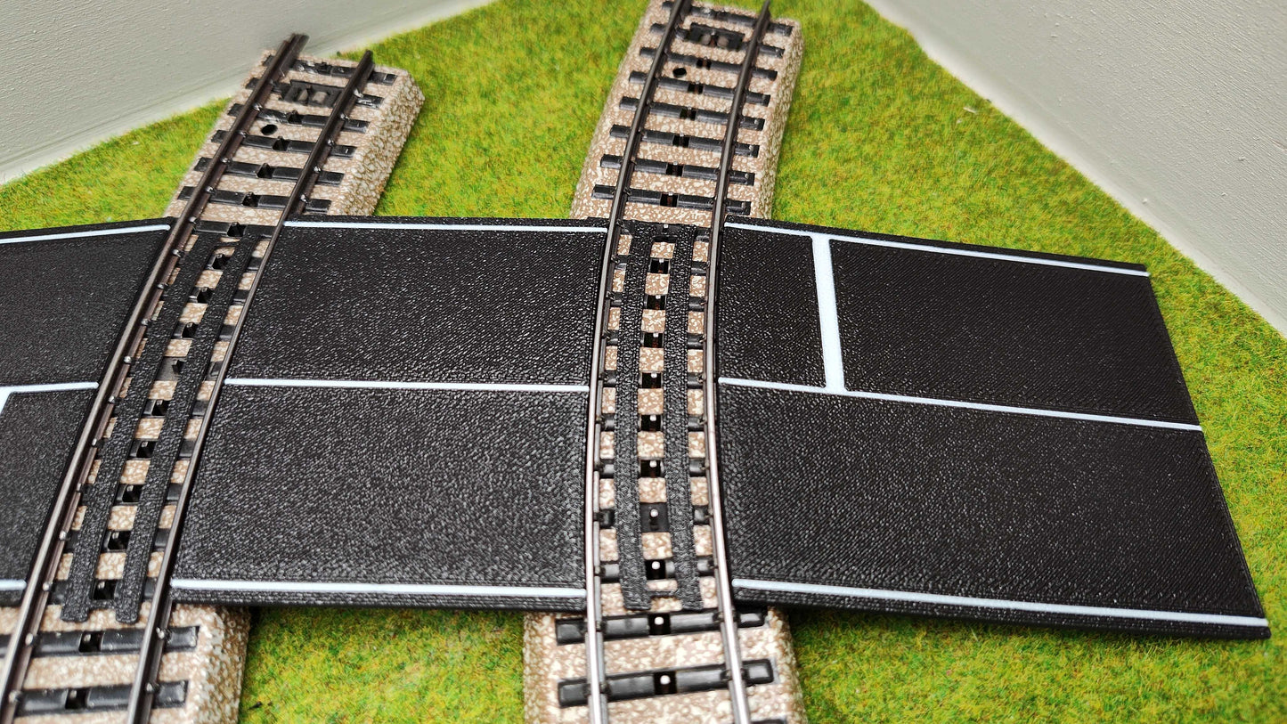H0 Bahnübergang für Märklin M-Gleis-P 58x80x70 mit Straßenmarkierung