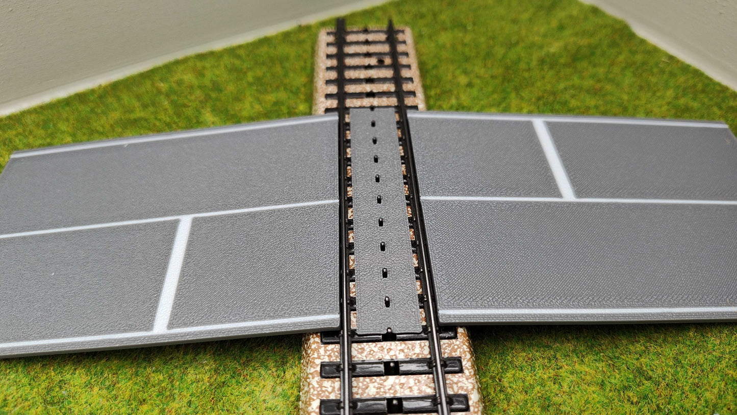 H0 Bahnübergang für das Märklin M-Gleis- P 80x70 mit Straßenmarkierung