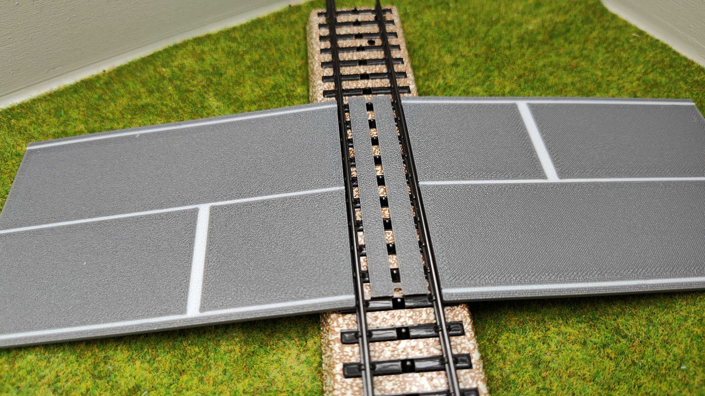 H0 Bahnübergang für das Märklin M-Gleis- P 80x70 mit Straßenmarkierung