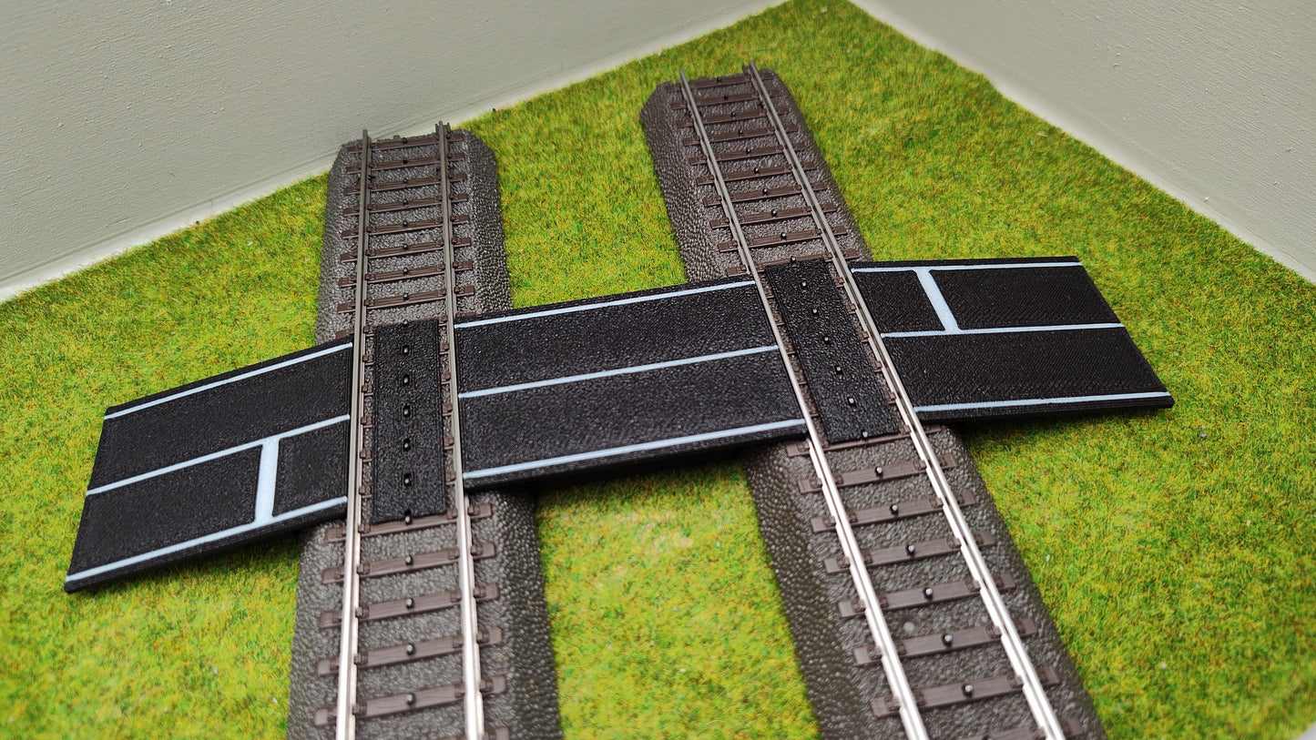 H0 Bahnübergang für Märklin C-Gleis-58x40mm mit Straßenmarkierung