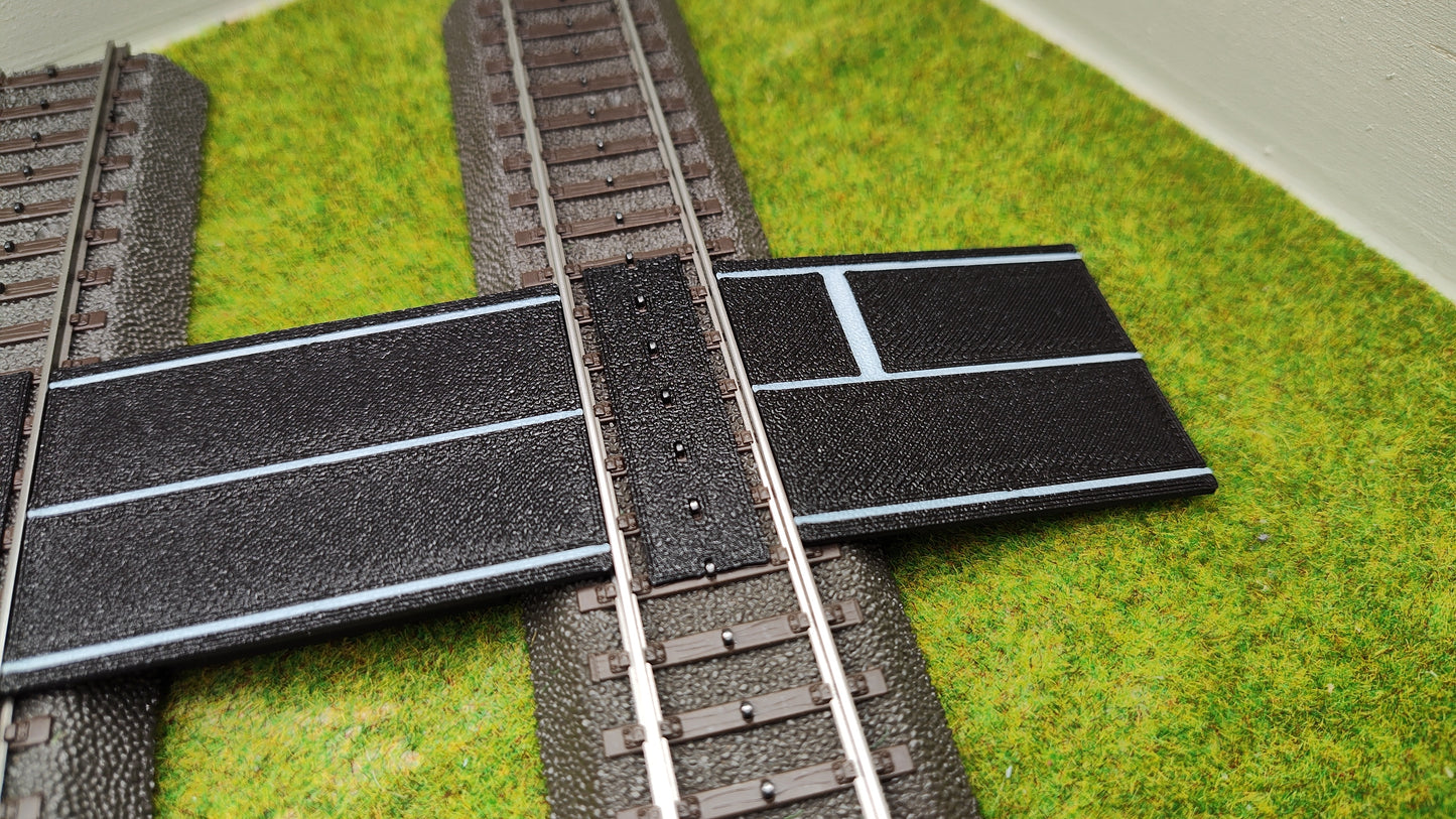H0 Bahnübergang für Märklin C-Gleis-58x40mm mit Straßenmarkierung
