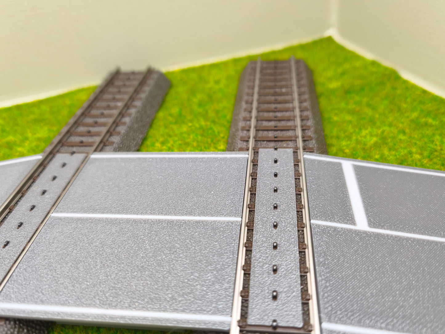 H0 Bahnübergang für Märklin C-Gleis-58x70mm mit Straßenmarkierung