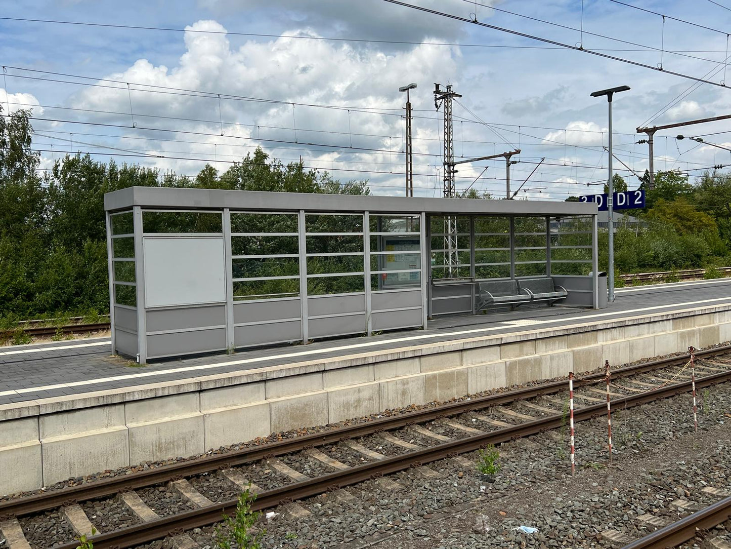 H0 Zubehör - Bahnhofwartehäuschen für den Bahnsteig oder im Bahnhof