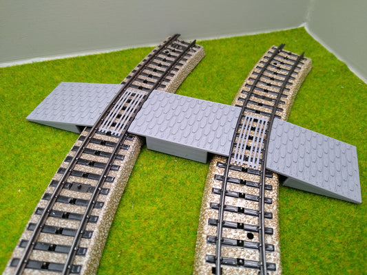 Bahnübergang gebogen für Märklin M-Gleis - 58x40 mm - grau
