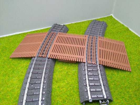 Bahnübergang gebogen für Märklin C-Gleis - 58x70 mm - braun
