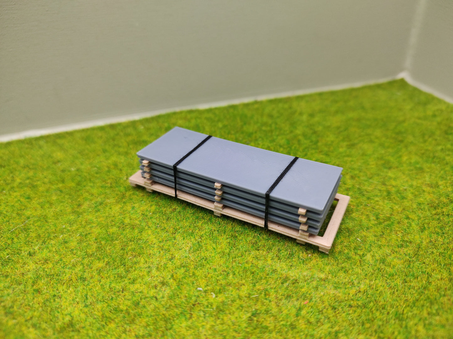 Ladegut H0 - Stahlplatten auf Palette für Schwerlast- / Rungenwagons