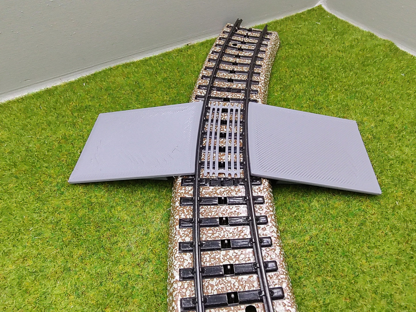 Bahnübergang H0 gebogen für Märklin M-Gleis-50x40mm - grau