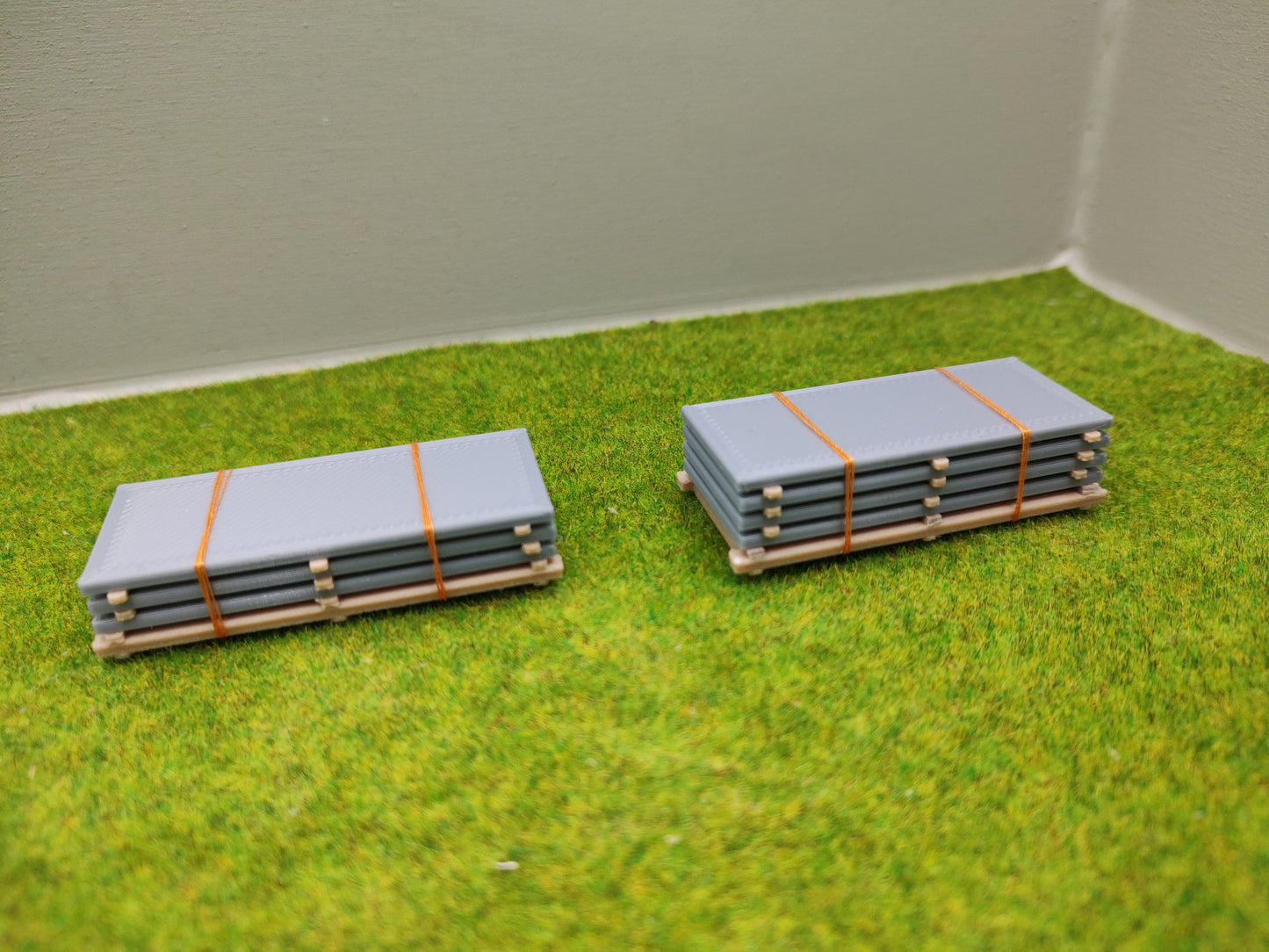 Ladegut H0 - Ladegut Set -  Betonplatten auf Palette für Schwerlast- / Rungenwagons