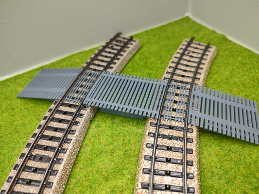 Bahnübergang H0 gebogen für Märklin M-Gleis - 58x40 mm - grau